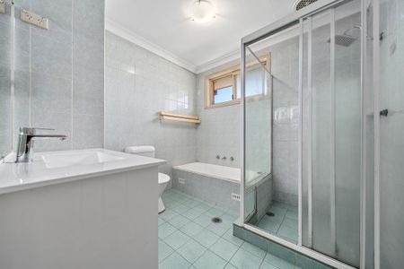 Convenient Townhouse Living in the Heart of Liverpool - Photo 5