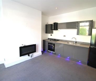 2 bedroom end of terrace house to rent - Photo 4
