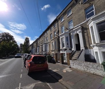 1 Bed Flat, Flaxman Road, SE5 - Photo 2