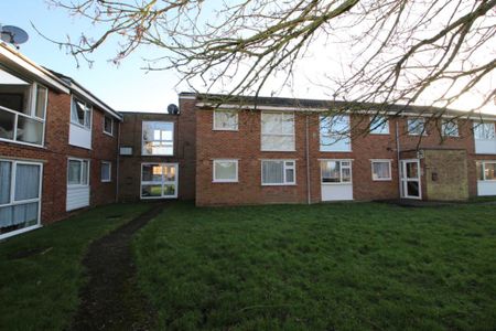 2 bed Flat for rent - Photo 5