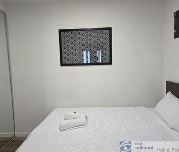 Hotel style living - Photo 5