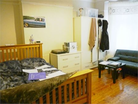 7 Bedroom Shared House - Photo 2