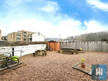 1 bedroom in a house share to rent - Photo 4