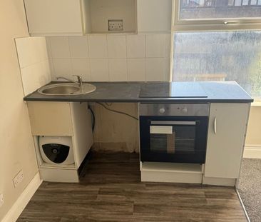 Studio Flat, High Road, N22 - Photo 1