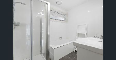 Sensational location with prized convenience - Photo 4