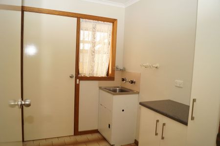 Well Located, Neat & Tidy Unit! - Photo 4
