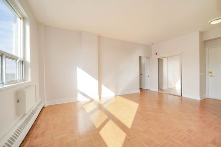 For Lease - 490 Eglinton Avenue Unit# 805, Toronto, Ontario - Photo 2