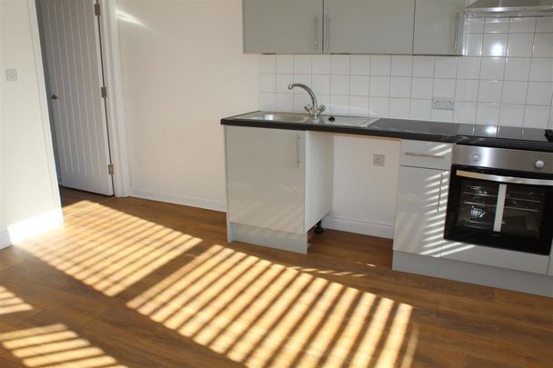 Leigh Road, EASTLEIGH - Photo 1