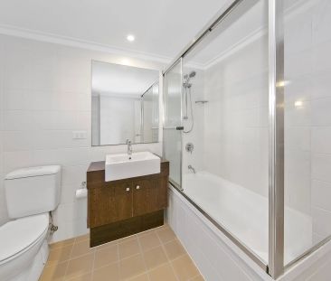 SPACIOUS 2 BEDROOM APARTMENT! - Photo 2