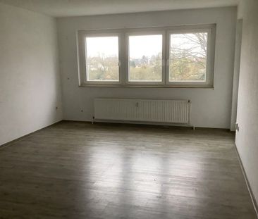 Frisch renovierte 2 Zimmer-Wohnung frei ! - Photo 1