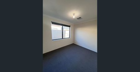 4 Bedroom Home with Ducted Air-Conditioning - Photo 4