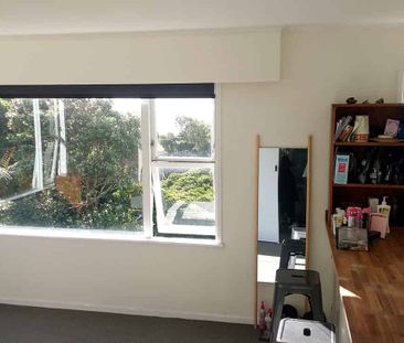 Leafy two bedroom flat in Highbury - Photo 2