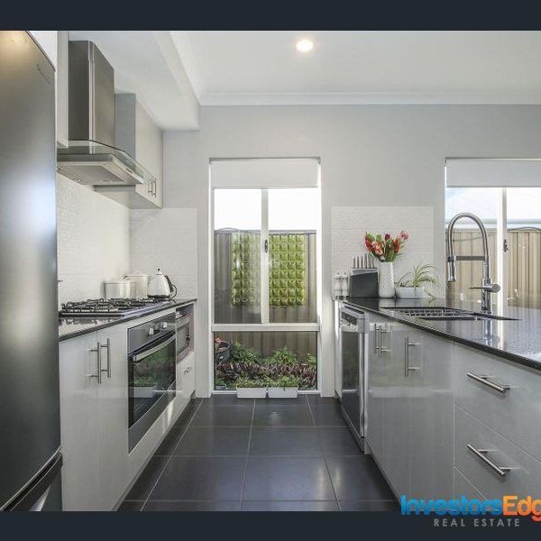 Stunning Family Home - Photo 1