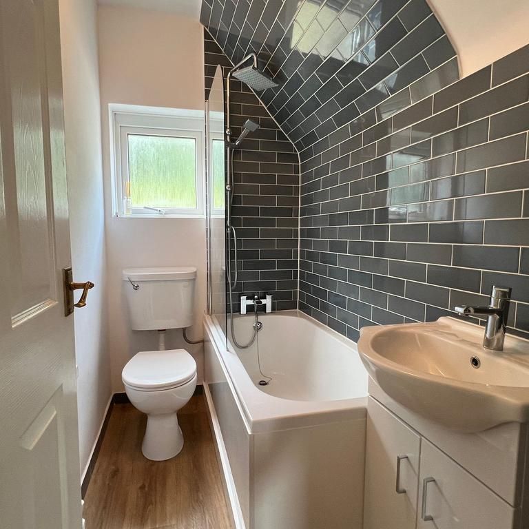 4 bedroom semi-detached house to rent - Photo 1