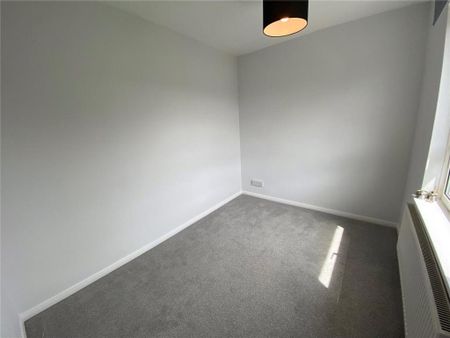 4 bedroom semi-detached house to rent - Photo 5