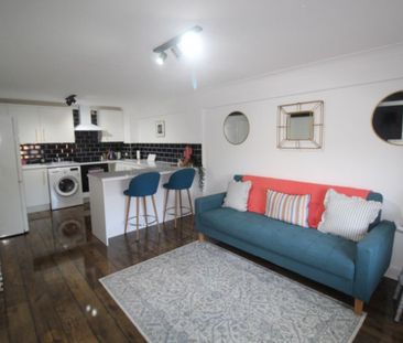 1 bedroom Flat To Let - Photo 2
