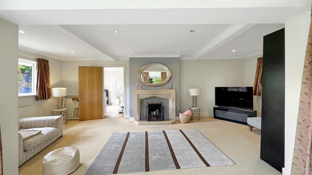 5 Bedroom House - Photo 1