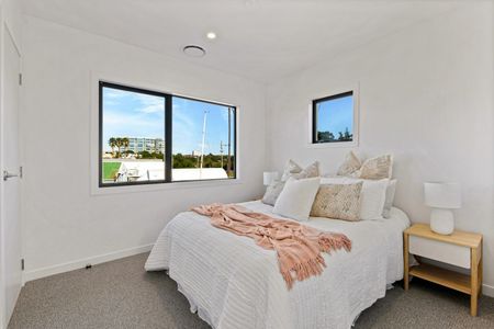 Modern Coastal Living in the Heart of Milford - 2/1 Omana Road, Milford - Photo 5