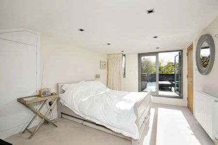 4 bedroom house in Twickenham - Photo 4