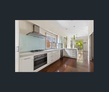 Three bedroom home in prime location. - Photo 6