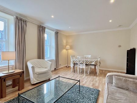 3 bedroom flat to rent - Photo 2