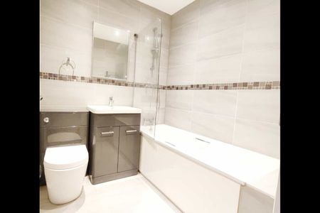 3 Bed Flat, Mitcham Lane, SW16 - Photo 3