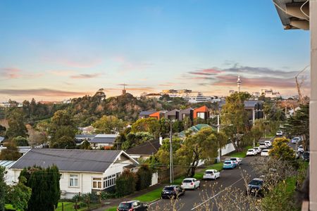 Beautiful Morningside Apartment-Light-Filled Top-Floor One Bedroom Apartment in Prime Location - Photo 5