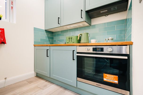 Room in a Shared House, Wellesley Road, HA1 - Photo 1