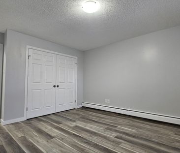 AMAZING FULLY RENO'D Apartment in Lacombe! CATS OK! - Photo 6
