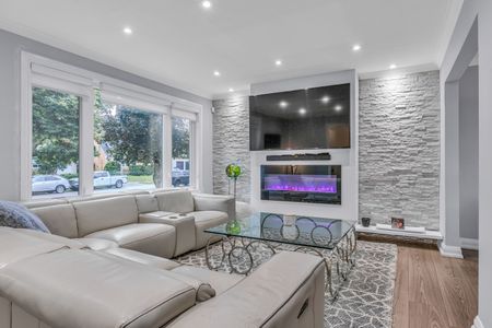 For Lease - 115 Ashbourne Drive, Toronto, Ontario - Photo 4