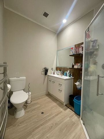 Huge 2brm apartment with Carpark - Photo 3