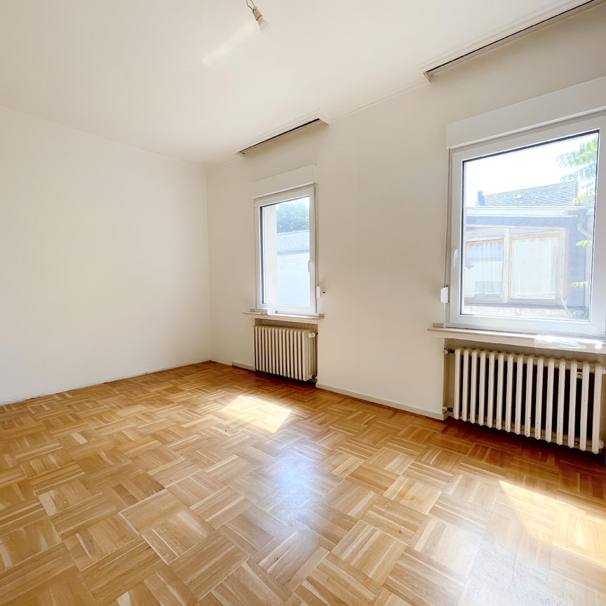 GROßZÜGIGE 2-ZIMMER WOHNUNG IN KREFELDER INNENSTADT ZU MIETEN! - Photo 1