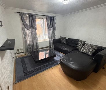 Room in a Shared House, Strathmore Avenue, LS9 - Photo 1