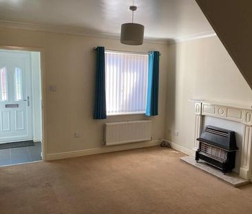 2 bedroom end of terrace house to rent - Photo 2