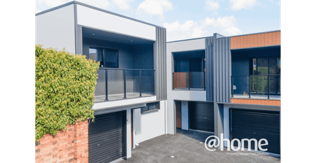 Central Contemporary Townhouse - Photo 2