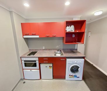 SECURE CENTRAL STUDIO APARTMENT - Photo 3