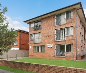 LOCATION, LOCATION! - Photo 3