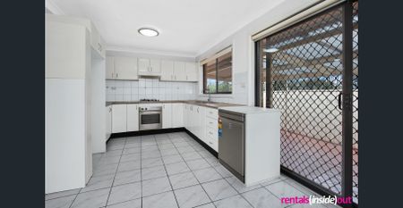 2 bedroom villa with 11kw solar system to save energy bills in the summer - Photo 4