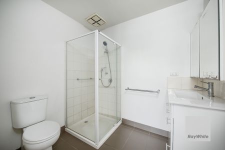 Modern Two-Bedroom Townhouse in Prime Bundoora Location - Photo 5