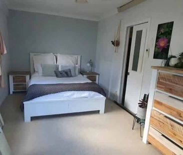 A lovely free standing family home - Photo 2