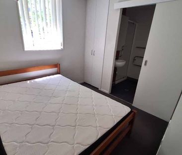 Compact Sunny Apartment - Photo 1