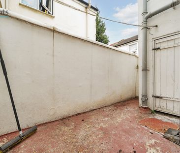 4 bedroom terraced house to rent - Photo 2