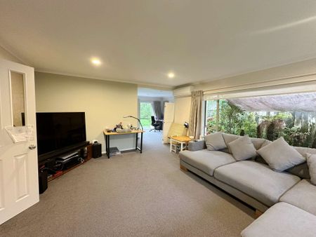 Single Level Family Home in Albany - Photo 3