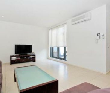 CHIC MODERN LIVING IN TOP LOCALE! - Photo 5