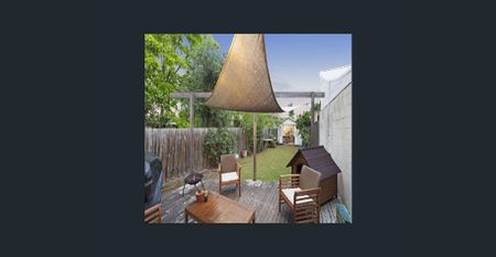 Charming Victorian in treelined Street - Photo 5