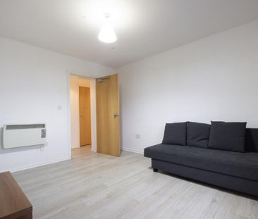 3 bedroom flat to rent - Photo 2