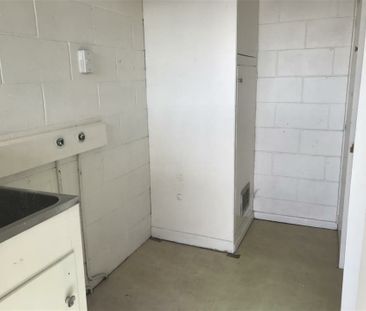 Convenient location - Photo 3