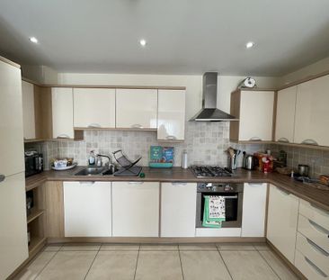 2 bedroom apartment to rent - Photo 5