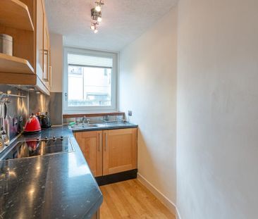 1 bedroom flat to rent - Photo 6