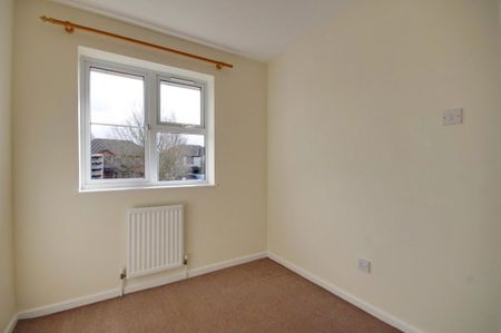 A 3 Bedroom House in Hatherley GL51 3FD - Photo 2